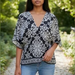 White House Black Market Black and White Blouse